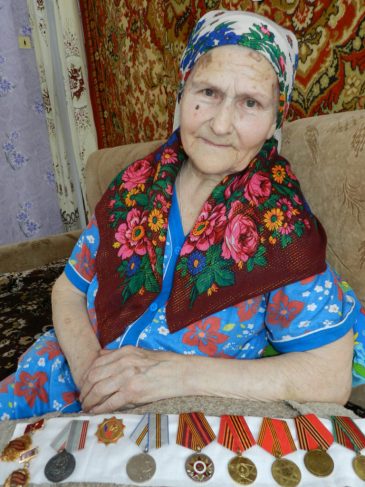 94-летняя труженица тыла ПОЛИНА ЩЕКИНА карагайла